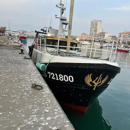 Louez Notre Bateau Immobilise !
