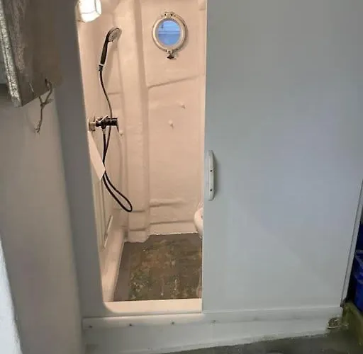 Bateau-hôtel Louez Notre Bateau Immobilisé ! Grosbreuil