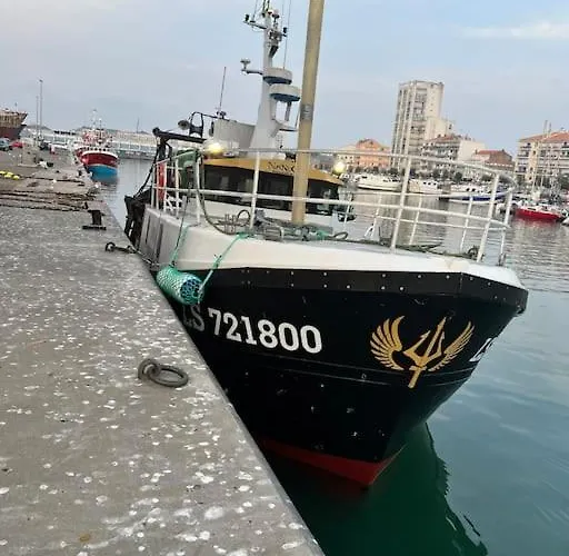 Louez Notre Bateau Immobilisé !